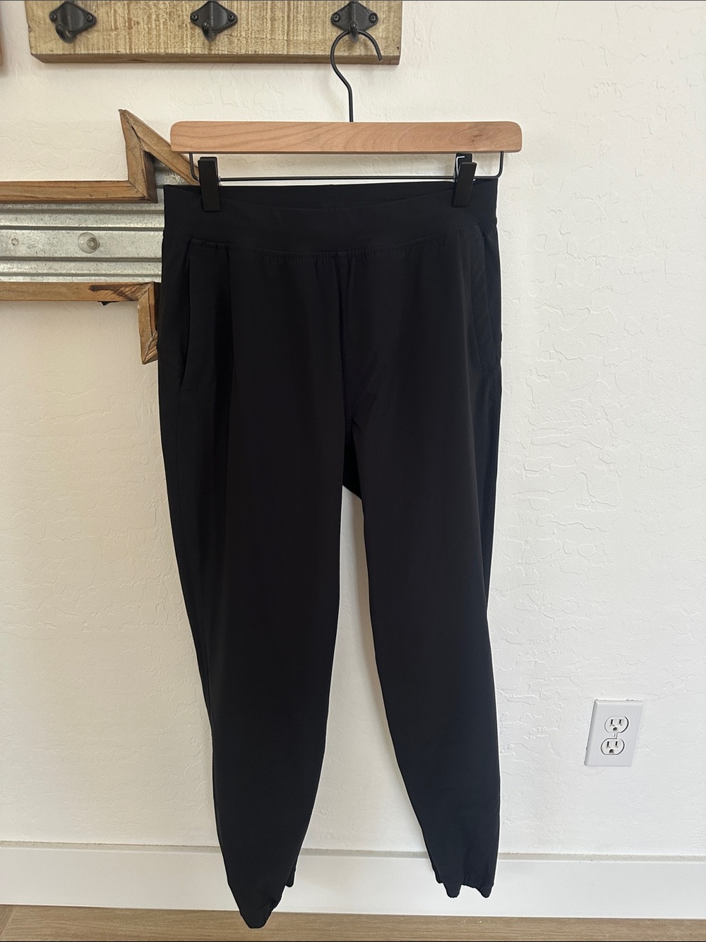 LuLuLemon Black Pull-On Jogger Pants - Comfortable Everyday Bottoms
